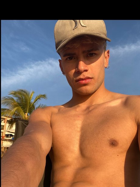 Nahá fotka uniklých OnlyFans od Derek 