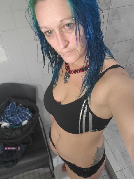 Alaston vuotanut OnlyFans-kuva Rainbow Queen