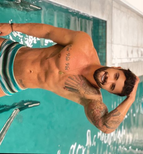 Naken läckt OnlyFans-bild av Top10