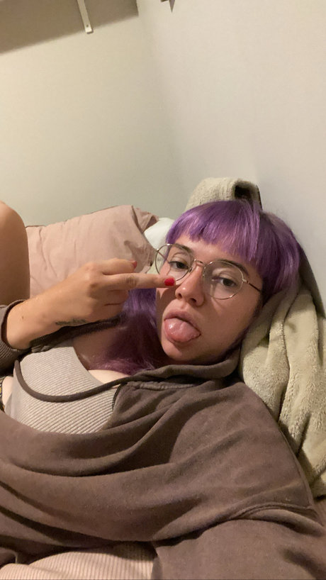 Naakte gelekte OnlyFans-foto van Olivia Raine