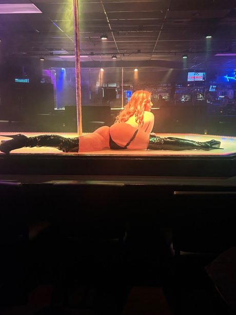 Naakte gelekte OnlyFans-foto van Renee 