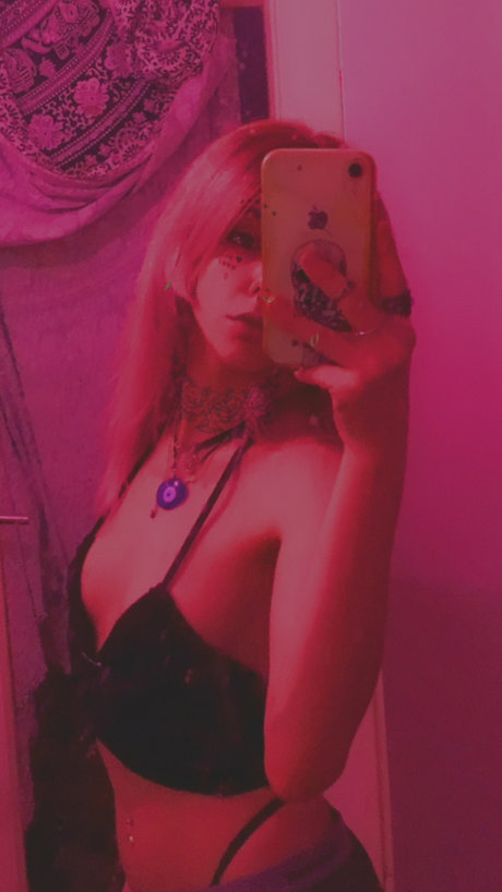 Naken läckt OnlyFans-bild av Mish