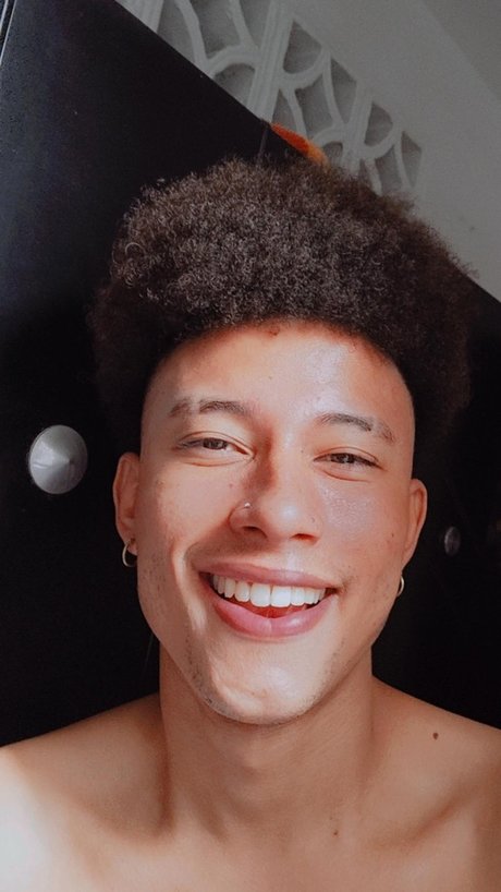 Naken läckt OnlyFans-bild av Dj Patio