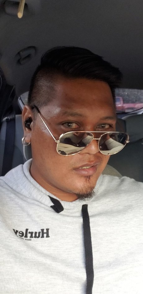 Naken läckt OnlyFans-bild av Andre  Toves