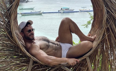 Naken lekkede OnlyFans-bilde av Adam Champ