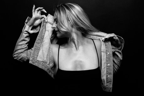 Naakte gelekte OnlyFans-foto van Laure Courtellemont Exclusive