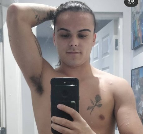 Nahá fotka uniklých OnlyFans od Ross