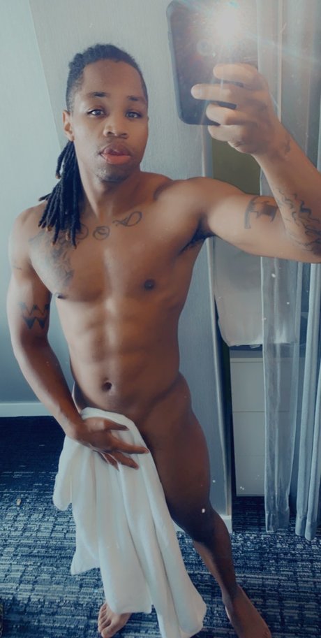 Nahá fotka uniklých OnlyFans od Ray Walk