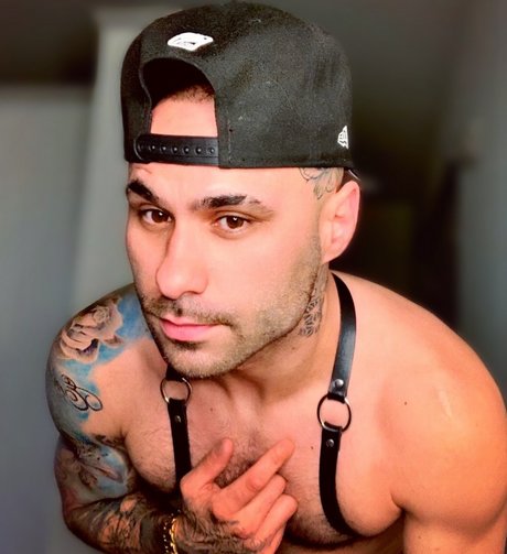 Naken läckt OnlyFans-bild av Ray Dior