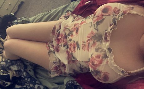 Naken läckt OnlyFans-bild av Emi Baby