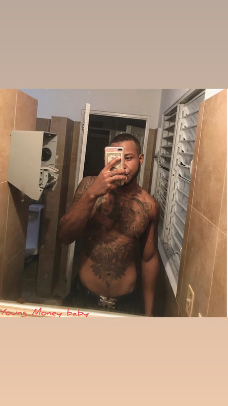 Обнаженная фотография утечки OnlyFans от Randy Lopez