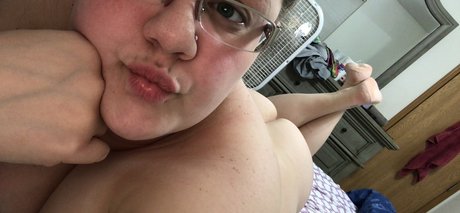 Naken läckt OnlyFans-bild av Randi