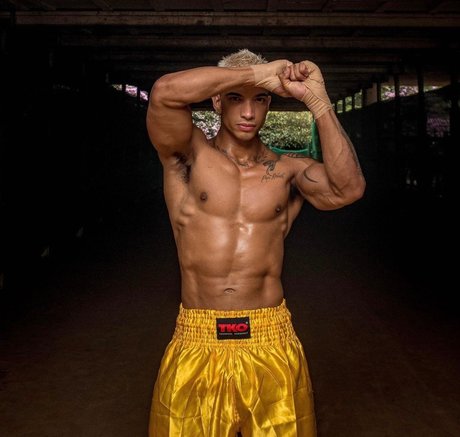 Alaston vuotanut OnlyFans-kuva 