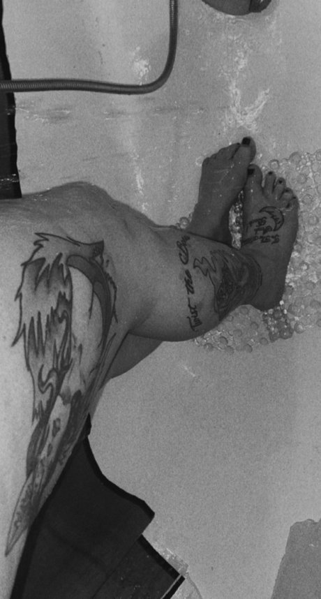 Naakte gelekte OnlyFans-foto van Ranaenextdoor20