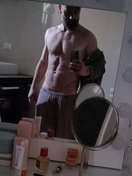 Alasti lekkinud OnlyFans-i pilt Ramun