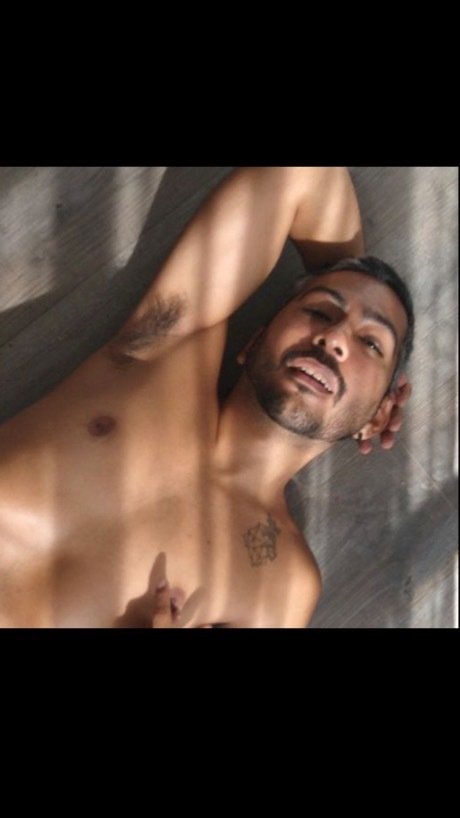 Naken läckt OnlyFans-bild av Ojos Negros Piel Canela