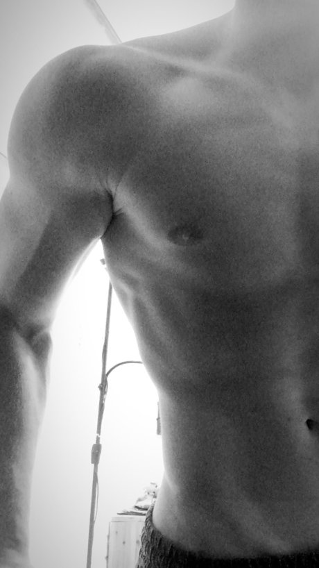 Naken läckt OnlyFans-bild av Reksi