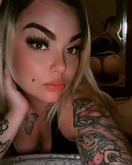 Alaston vuotanut OnlyFans-kuva Reign De La Cruz