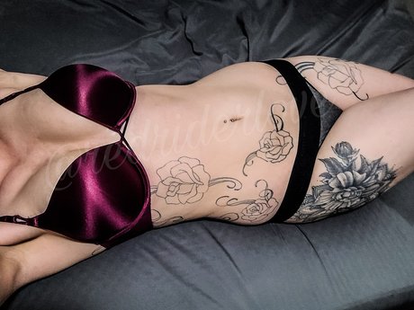 Naken läckt OnlyFans-bild av Red