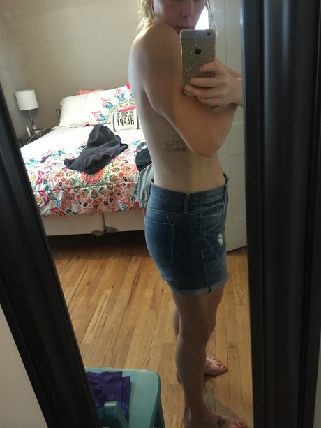 Обнаженная фотография утечки OnlyFans от Carrie
