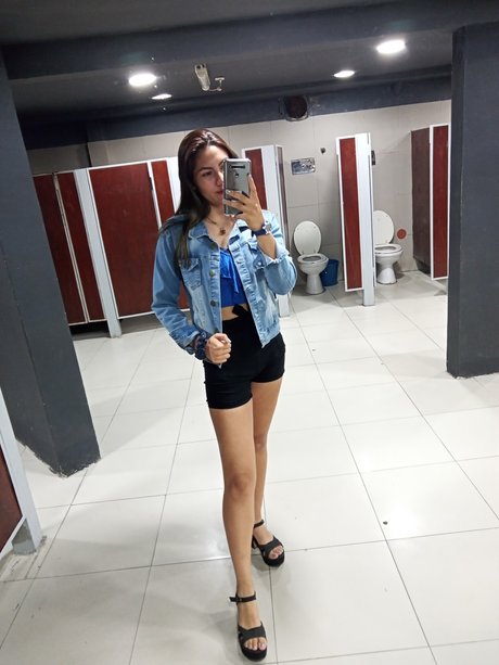 Обнаженная фотография утечки OnlyFans от Rosario