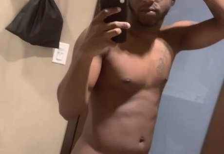 Naken läckt OnlyFans-bild av Omegasheen