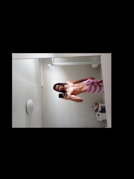Naken läckt OnlyFans-bild av Itsgogigut