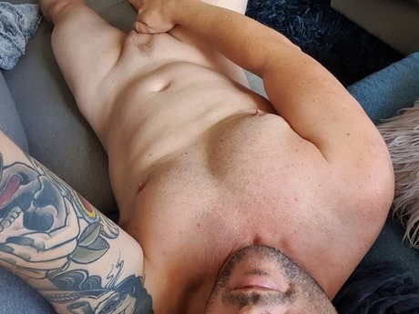 Naken lekkede OnlyFans-bilde av Aussie Tatts