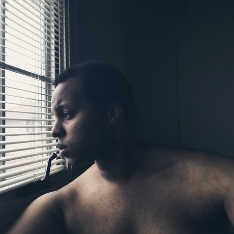 Alaston vuotanut OnlyFans-kuva Ronald Atkinson