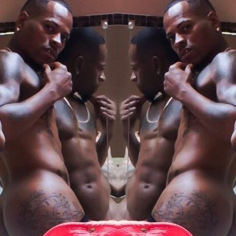 Naken läckt OnlyFans-bild av Romeo St James