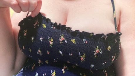 Naken läckt OnlyFans-bild av Romashka