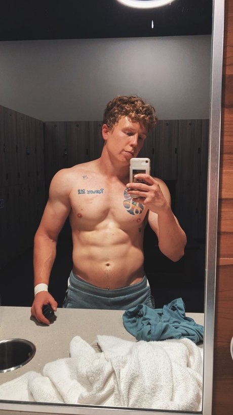 Naken läckt OnlyFans-bild av Roman