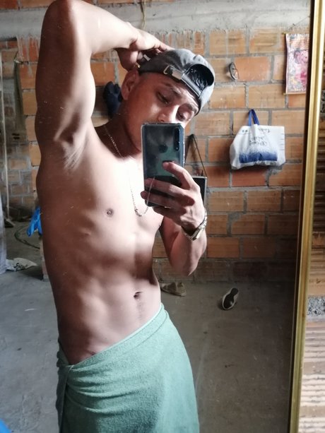 Naken läckt OnlyFans-bild av Cristian Rojas