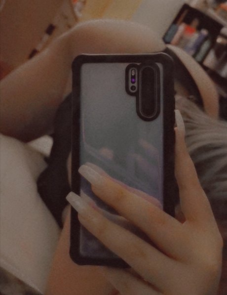 Nahá fotka uniklých OnlyFans od Robynnmaee
