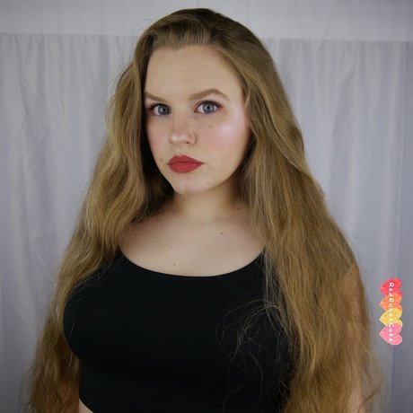 Nahá fotka uniklých OnlyFans od Redrobotcake