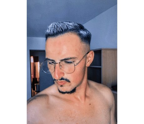 Обнаженная фотография утечки OnlyFans от Robert