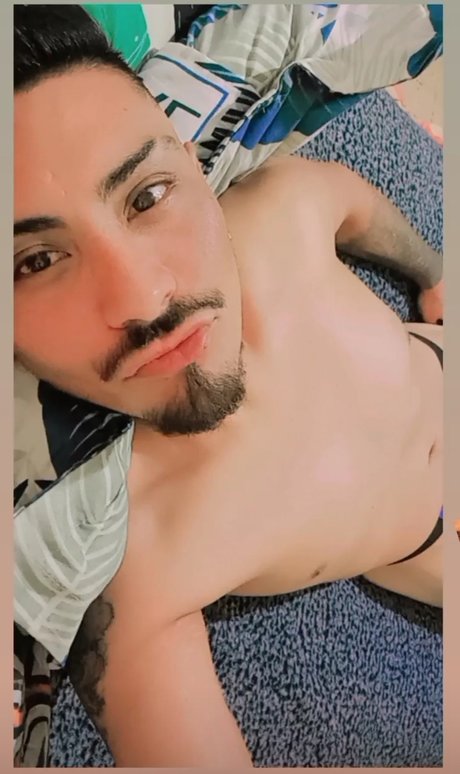 Naken läckt OnlyFans-bild av El Hiro Kawai