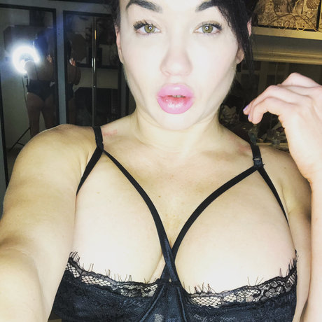 Nacktes geleaktes OnlyFans-Foto von Ryann Parker