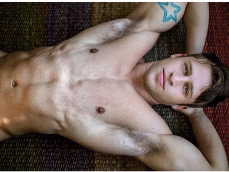 Naakte gelekte OnlyFans-foto van Ryan Hoover