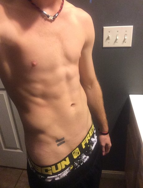 Обнаженная фотография утечки OnlyFans от Ryan Fisher