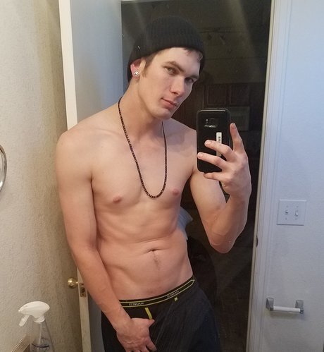 Naken läckt OnlyFans-bild av Blueeyed Bachelor