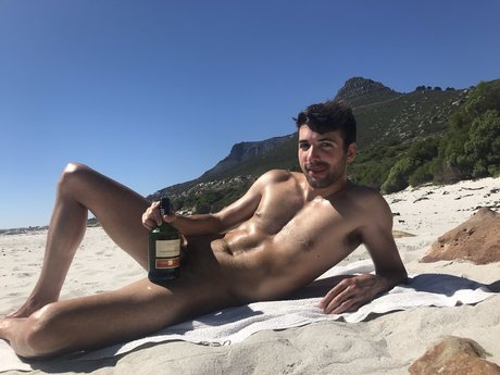 Naken läckt OnlyFans-bild av Rwaldum