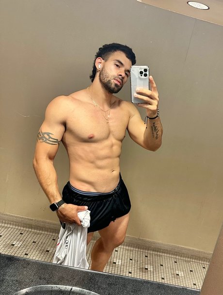 Photo nue de fuite OnlyFans de Rvelasquez