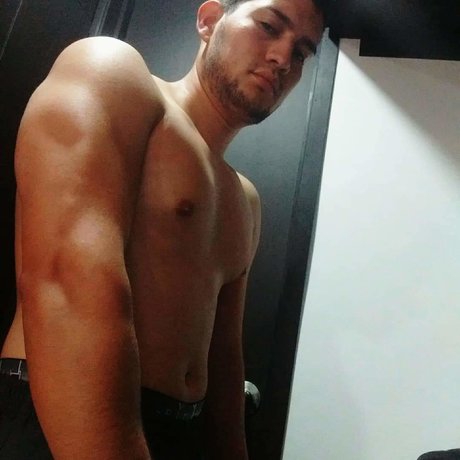 Обнаженная фотография утечки OnlyFans от Fabian Rubio