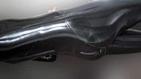 Naakte gelekte OnlyFans-foto van Rubberobject