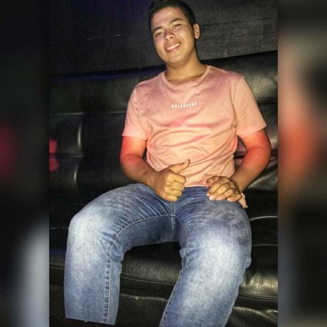 Naken läckt OnlyFans-bild av Julian Rua
