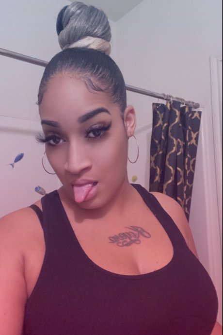 Naken lekkede OnlyFans-bilde av Candyyy