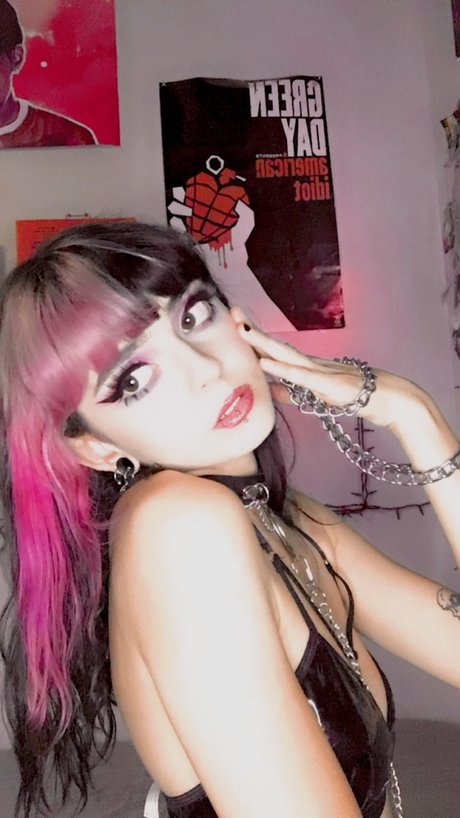 Nahá fotka uniklých OnlyFans od Roxxi