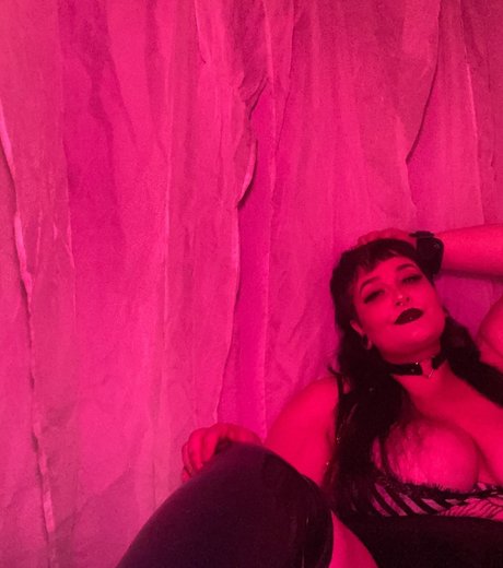 Naakte gelekte OnlyFans-foto van Roxie