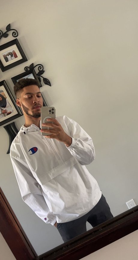 Naken läckt OnlyFans-bild av Rowland Romeo